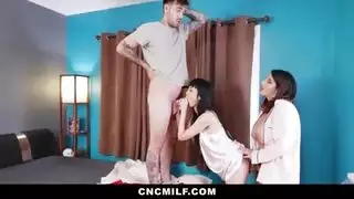 زوجة الأب تبني علاقة قوية مع ابنة زوجها وصديقها