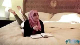 إيلا نوكس في سن المراهقة مفلس في عائلة دبي