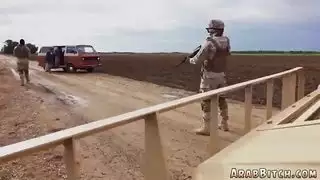 العربية الجميلة مارس الجنس نقطة انخفاض الغنائم ، كم خارج القاعدة