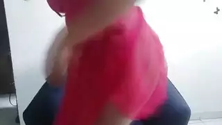 الشرج العربي مسلم الحقيقي في الحجاب بالإصبع الأحمق والتدفق كس