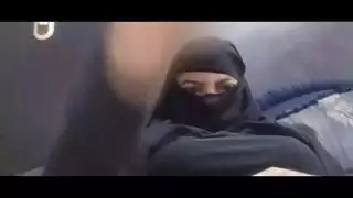 حقيقي مثير الهواة مسلم العربية جبهة تحرير مورو الإسلامية يستمني التدفق السائل كس غوشي إلى النشوة الجنسية بجد في النقاب