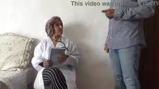 طبيب تركي يصاب بالصدمة عندما يظهر مريض قضيبه الكبير