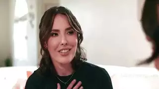 طبيب بيطري مفلس يشكر شريكها عن طريق تناول العضو التناسلي النسوي لها كيسي كالفرت، سارة العربية