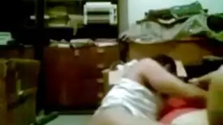 سكس عرب نار شرموطة بتخون جوزها وتتناك من واد اد عيالها